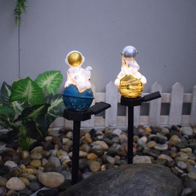 China Outdoor Garden LED Resin Astronaut Planet Solar Lights Christmas Garden Lights for sale