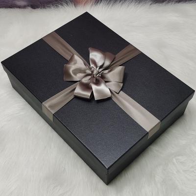 China Recycled Materials Customized Gift Box Packaging Christmas Gift Box Packaging Birthday Gift Box Packaging for sale