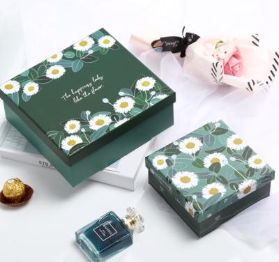 China Small Lipstick Large Size Cosmetics Gift Stain Materials Daisy Birthday Gift Box Recycled Paper Box for sale