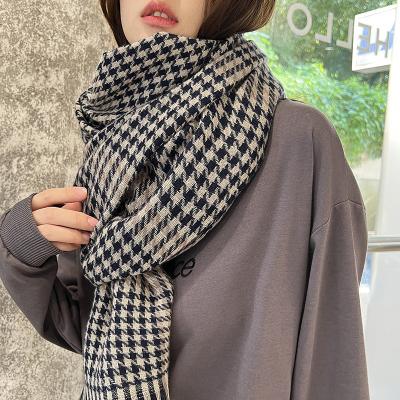 China New Wholesale Polyester Striped Winter Fashion Scarves And Shawls Deep Keep Warm Winter Scarf For Women for sale