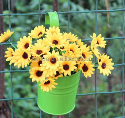 China Lightweight Colorful Metal Flower Barrel Hanging Flower Pots Garden Accessories for sale