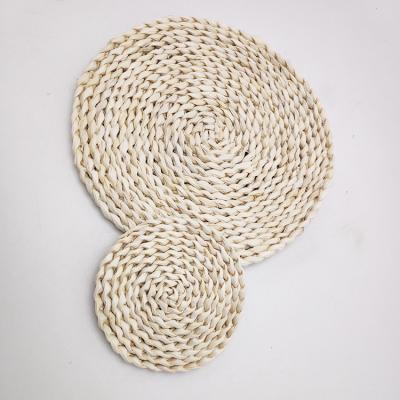 China Sustainable Hand Made Corn Fur Meal Mat Thickened Insulation Mat Woven Cup Mat for sale