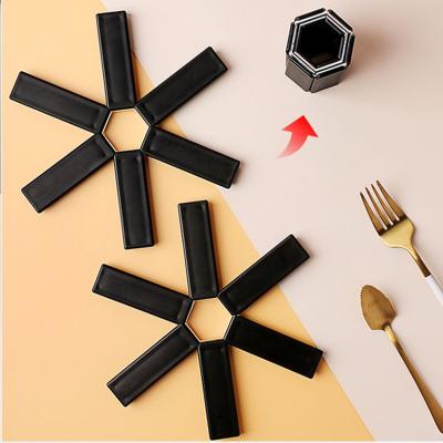 China Creative Portable Foldable Home Kitchen Pot Holder Heat Insulation Viable And Anti-scalding Dishes Place Mat Cup Mats for sale