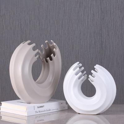 China Wholesale Modern Decorative Accent Piece Hotel Artifacts Crafts Resin Ceramic Abstract Ornaments For Living Room for sale