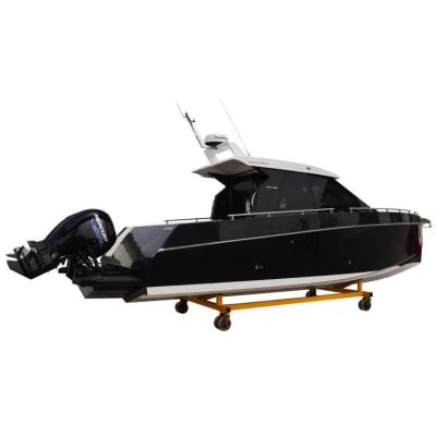 China Special Hot Sale Leisure High Speed ​​Boat 33ft Fiberglass Yacht for sale