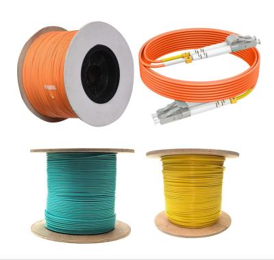 China 2.0 3,0 mm Cable de fibra óptica para interiores con LSZH o PVC 0,9 mm de fibra tampón apretada para cordones de parche SM OM1 OM2 OM3 OM4 en venta