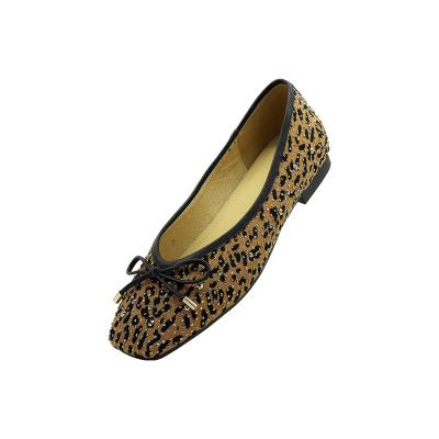 China 2022 Luxury Light Weight Ladies Low Heels Women Shoes Custom Designer Leather Women Shoes Flats Logo Flats Casual Shoes for sale