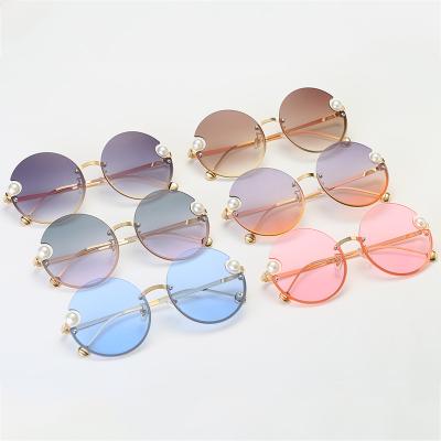 China Multi Color Sunglasses 2022 New Arrive Women Sunglasses Pearls Design Female Cool Glasses Diamond Eyeglasses Elegant Glass for sale