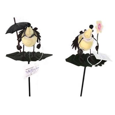 China Europe Metal Garden Pile Hedgehog Holding Umbrella Flowers Standing On Leaves Flower Plant Stick for sale