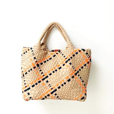 China 100% Handmade Neoprene Woven Bag Handbag Waterproof Beach Tote Weave Bag for sale