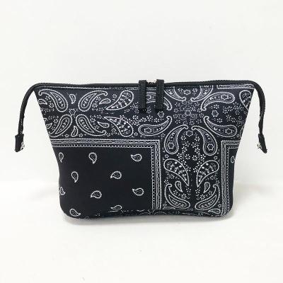 China High Quality Makeup Organizer Neoprene Paisley Wash Bag Fashion Travel Cosmetic Bag With Zipper Bag For Women for sale