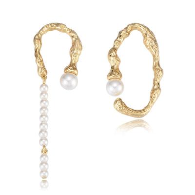 China Eco-friend Fashionable Asymmetric Women Design 18K Gold Plated Long Stud Drop Earring Pearl Circle for sale