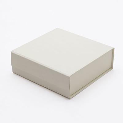 China New Recyclable Material Recyclable Luxury Ivory Cardboard Gift Packaging Hard Board Boxes for sale