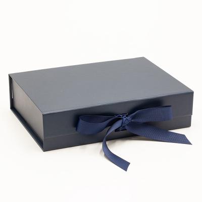 China Recycled Materials A5 Navy Blue Folding Magnet Shallow Rigid Paper Gift Boxes With Ribbon for sale