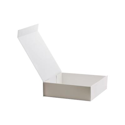 China Recycled Materials Custom Printed In Stock White Middle Closure Magnetic Folding Gift Box for sale