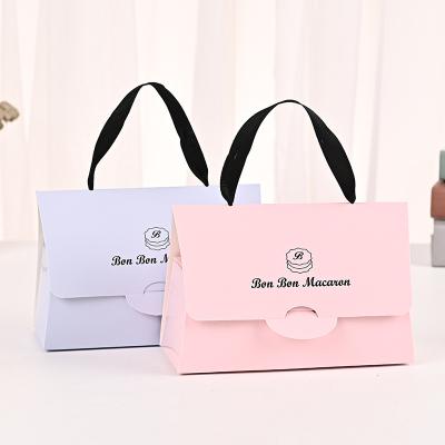 China Reused Portable Materials Cardboard Box Gift Bag Wedding Candy Gift Souvenir White Cardboard Can Be Printed With Logo Christmas Gift Package for sale