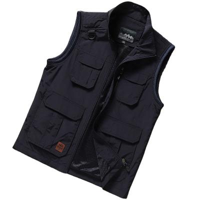 China Casual POLYESTER/NYLON Vest Men's Outdoor Vest Spring And Autumn Slim Middle-aged Photography Fishing Vest Autumn Vest Tooling Jacket for sale