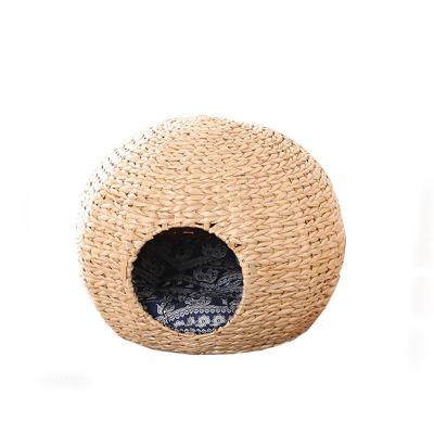 China Indoor Handwoven Water Stored Hyacinth Pet Basket and Pet Cages Cat Hideaway Bed with Cushion for sale