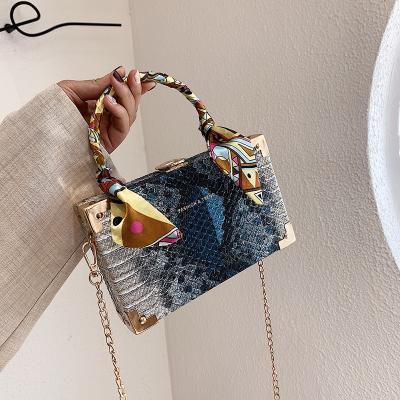 China High Quality Fashionable Chain Handbags Snakeskin Ladies Handbag Custom Made High Quality Packaging Small Bulk for sale