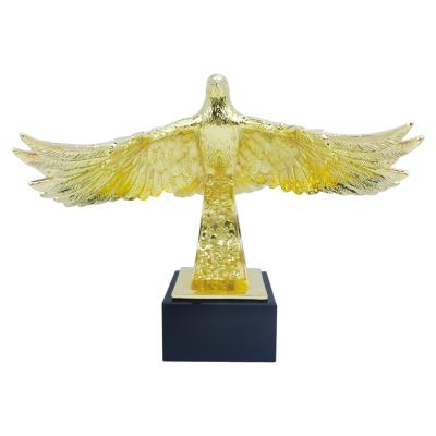 China China Factory Wholesales Metal Crafts Souvenir Gift with Custom Gold Eagle Sculpture Metal Trophy Awards for sale