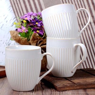 China Viable Top Selling Simple White Ceramic Mug Gift Package Milk Cup Wedding Gift With Lid And Spoon 380ml for sale