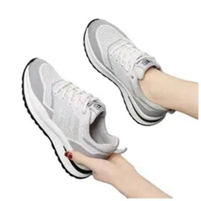 China Cushioning Hongyan Good Quality New Arrivals Casual Fashion Lightweight Women'S Sneakers 2023 Autumn for sale