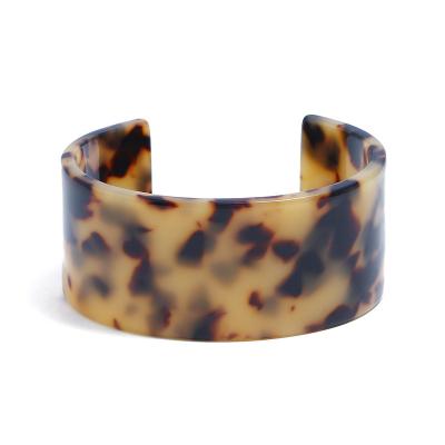 China BOHEMIA Fashion Tortoiseshell Jewelry Imitation Acrylic Material Amber Cuff Bracelet 3cm Cellulose Acetate Bracelet For Women for sale