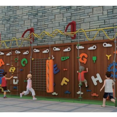 中国 School outdoor play structure children kindergarten wooden climbing wall for outdoor 販売のため