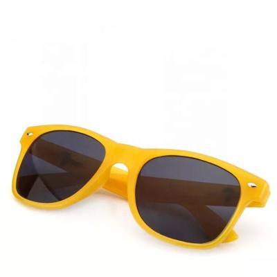 China Promotional sunglasses color 2018 promotional sunglasses color changing plastic vision sun glasses frame for sale