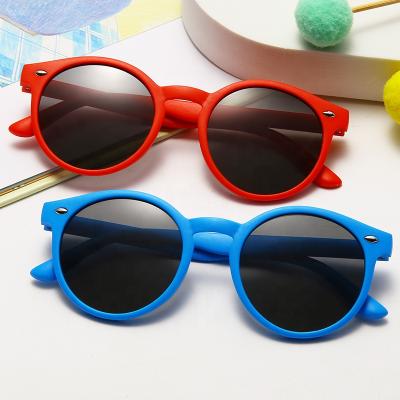 China 2021 Classic Unisex Kids Sunglasses Boys Girls UV400 Polarized Flexible Kids Shades Silicone Kids Sunglasses for sale