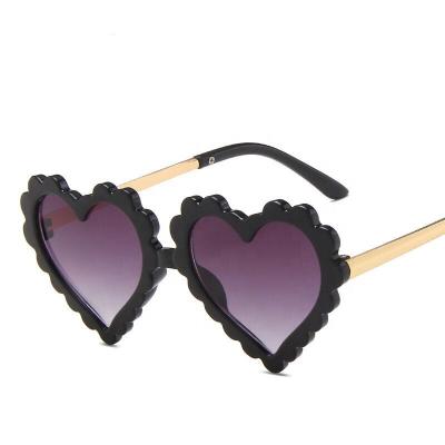 China Children sunglasses 2022 wholesale china children's sunglasses cheap baby glass love shape frame kids sunglasses for sale