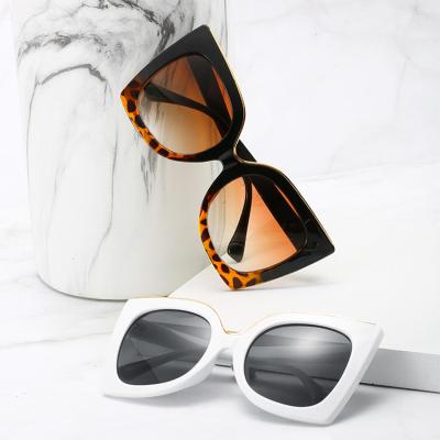 China Fashion Sunglasses Popular Design Frame Gradient Oversized Designer Sunglasses UV400 for sale