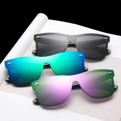 China Sports Sunglasses Tend One Piece Glass Men Colored Lenses For Fashion Custom Logo Big Frame Sports Sunglasses UV400 for sale