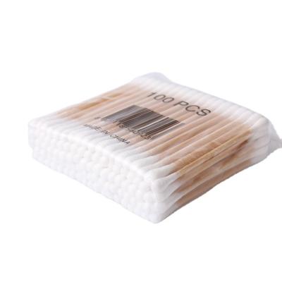 China Disposable Natural Material Makes Wooden Stick 100pcs Earbuds Cotton Swab Ear Swab for sale