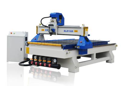 China hölzerne Graviermaschine Cnc 380V mit Luftkühlungs-Spindel der Rollen-4.5kw HSD zu verkaufen