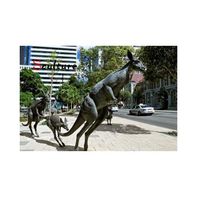 China Life Size Garden Decoration Outdoor Garden Decoration Sculpture Kangaroo Bronze Animal Statue for sale