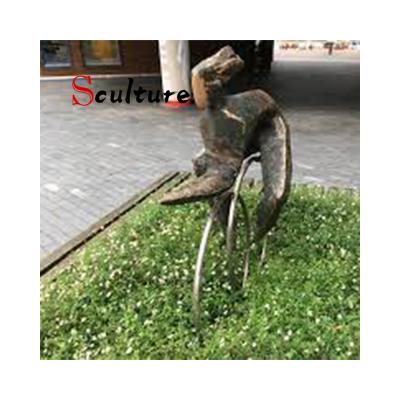 China Promotional Outdoor Garden Decoration Metal Cast Bronze Bicycle Cyclist Sculpture for sale