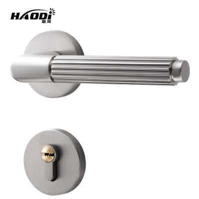 China Modern Luxury Decorative Interior Modern Door Handles with Lock Black Zinc Alloy Door Handles for sale