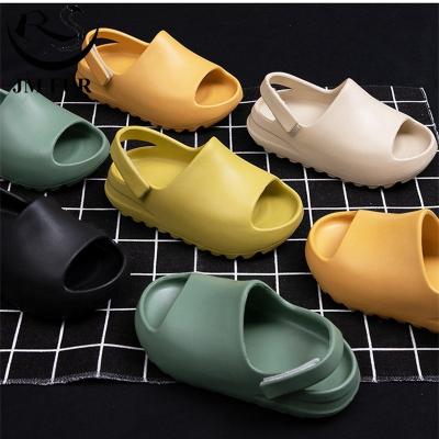 China 2021 Summer Girls Wear Yeezy Boys Outer Sandals Boys Flat Baby Soft-soled Parent-child Beach Slides Kids Yeezy Slipper for sale