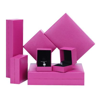 China Luxury Brand Packaging Jewelry Box Gold Filled Fuchsia Leather Jewelry Packaging and Silver Jewelry Gift Box for sale