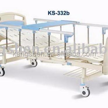 China Stable ABS Detachable Head / Foot Panels Medical Manual 2 Cranks Care Bed for sale