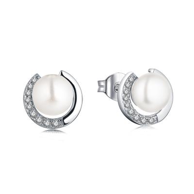 China Hot Selling Anti Tarnish Style Classic Rhodium Plated Stud Earring Circle Freshwater Pearl Geometric Round Earrings for sale