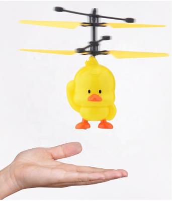 China Cheap Best RC Hobby Christmas Gift New Hand Induciton Duck Flying Toy With Lighting New Flying UFO Lighting Flying Toys for sale