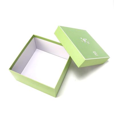 China Luxury Packaging Box Factory Direct Sales Recyclable Gift Box For Dress Custom Logo for sale