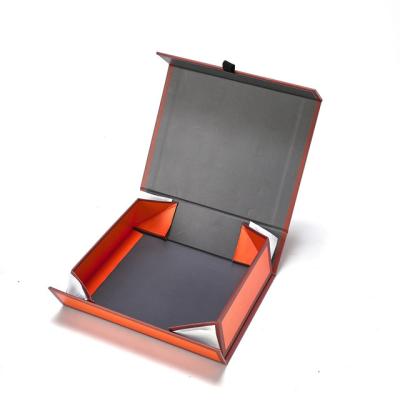 China Recyclable Folding Magnetic Gift Box Can Be Customized Mailer Box for sale