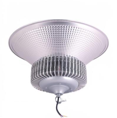 Cina Finned Heat Dissipation LED Highbay Light 200W For Warehouse 120° Beam Angle in vendita