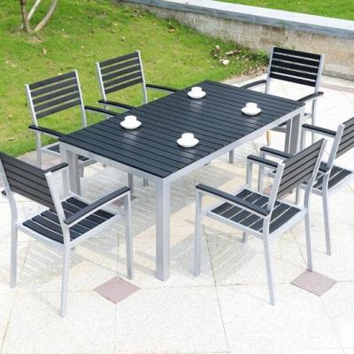 China Plastic houten meubels voor het zwembad Aluminium raam Eettafel en stoelen voor de tuin Set Te koop