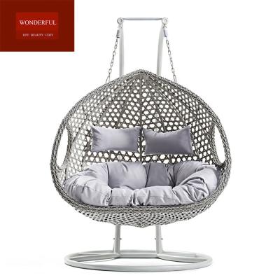 China Außenraum Wassertropfenform Schaukelstuhl Wicker Möbel für moderne Design Freizeit zu verkaufen