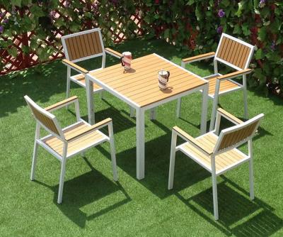 China Buitenmeubilair Tuin Plastic Hout Opvouwbare Eetkamer Set Tafel en stoelen voor Balkon Te koop