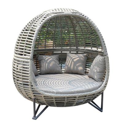 China PE Rattan Garden Sun Lounger Wicker Day Bed Add a Touch of Luxury to Your Garden for sale